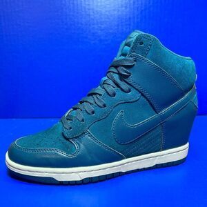 Nike Womens Dunks Sky Hi Essential Hidden Wedge Sneakers in Dark Sea Green 7.5
